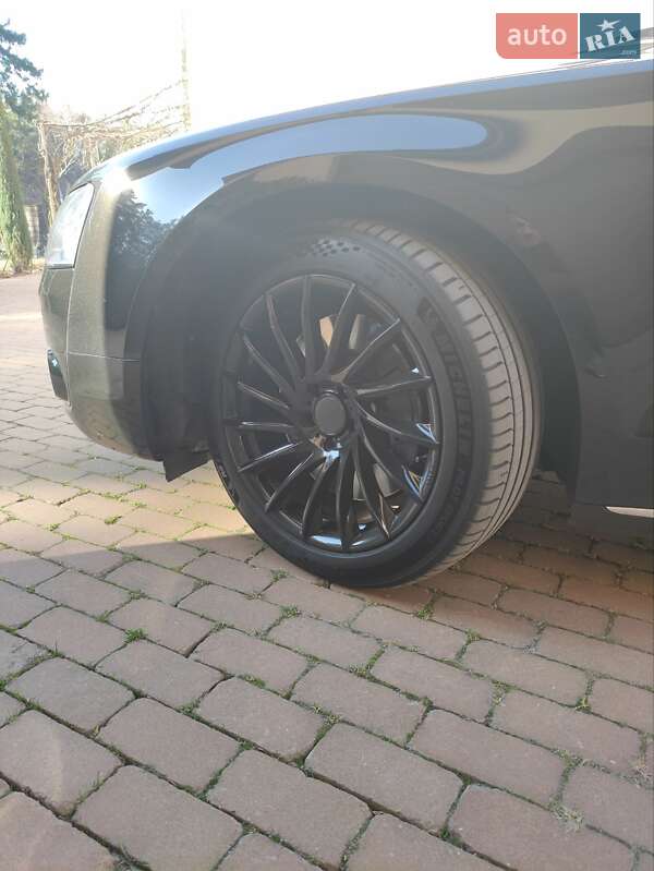 Седан Audi A8 2013 в Киеве