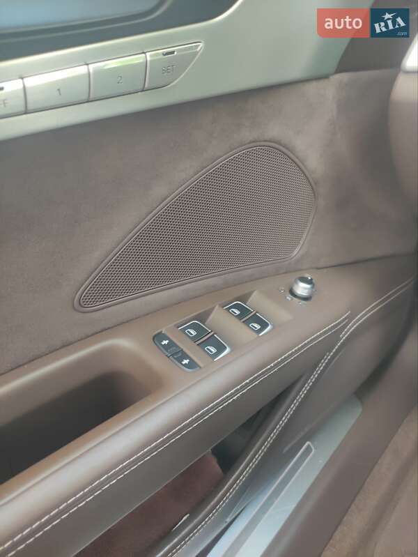 Седан Audi A8 2013 в Киеве