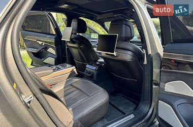 Седан Audi A8 2017 в 