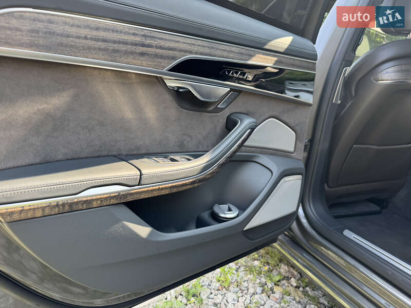 Седан Audi A8 2017 в Киеве