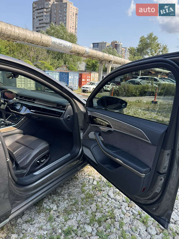 Седан Audi A8 2017 в Киеве