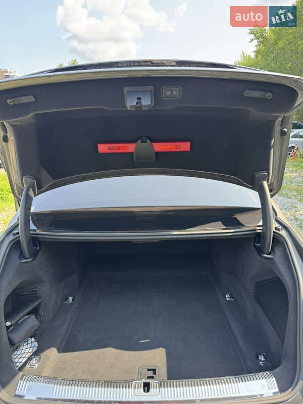 Седан Audi A8 2017 в Киеве