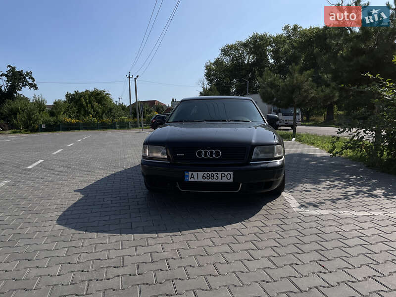 Седан Audi A8 2000 в Горе