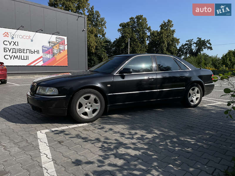 Седан Audi A8 2000 в Горе
