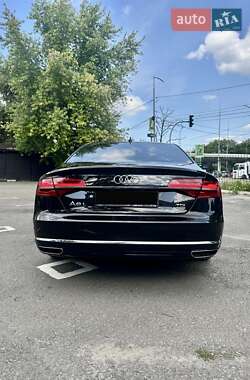 Седан Audi A8 2017 в 