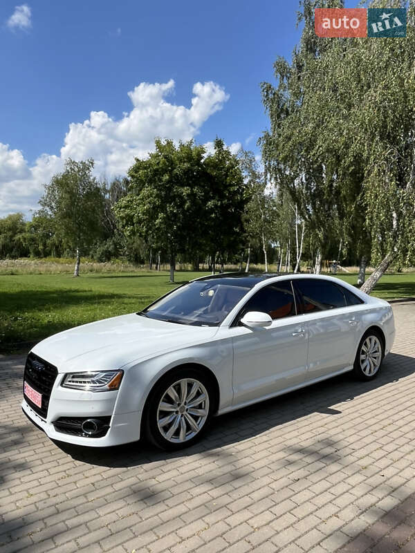 Седан Audi A8 2016 в Ровно