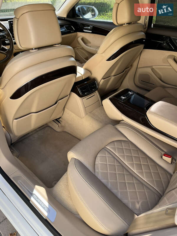 Седан Audi A8 2016 в Ровно