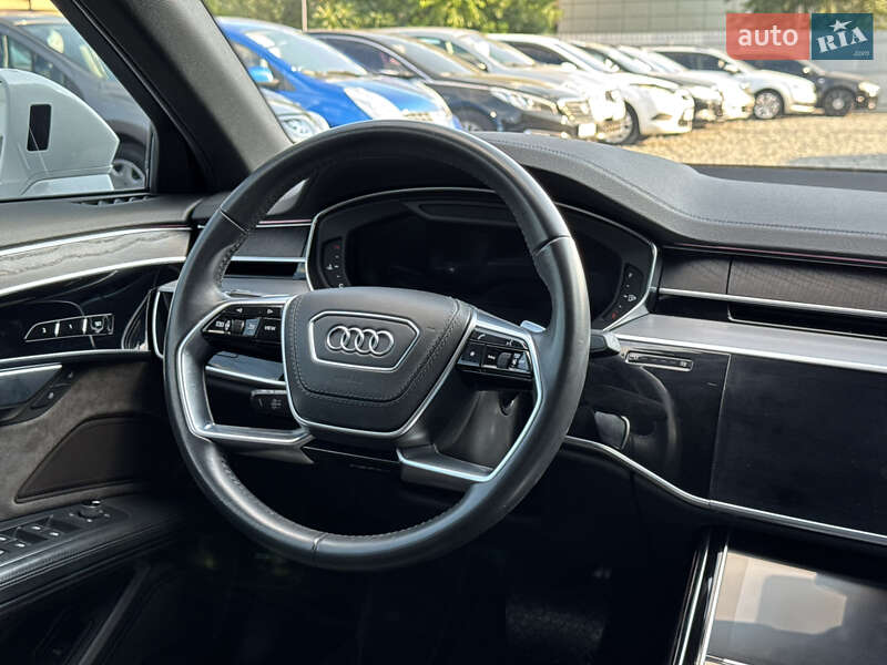 Седан Audi A8 2021 в Бердичеві