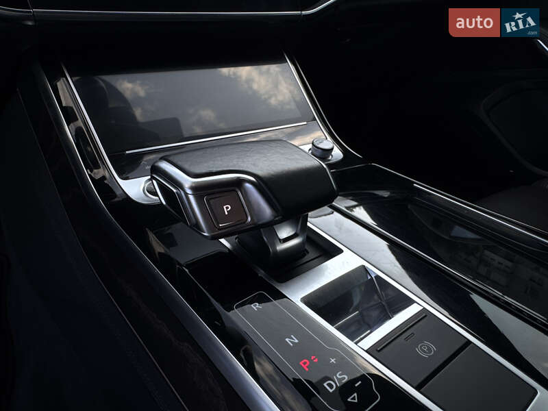 Седан Audi A8 2021 в Бердичеві