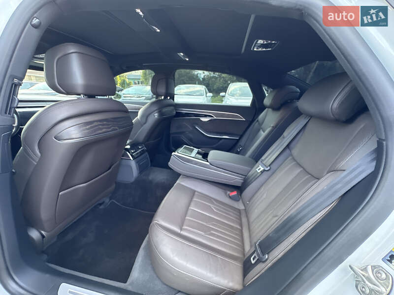 Седан Audi A8 2021 в Бердичеві