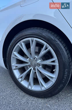 Седан Audi A8 2012 в 