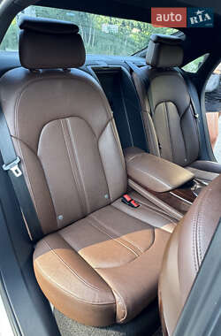 Седан Audi A8 2012 в 