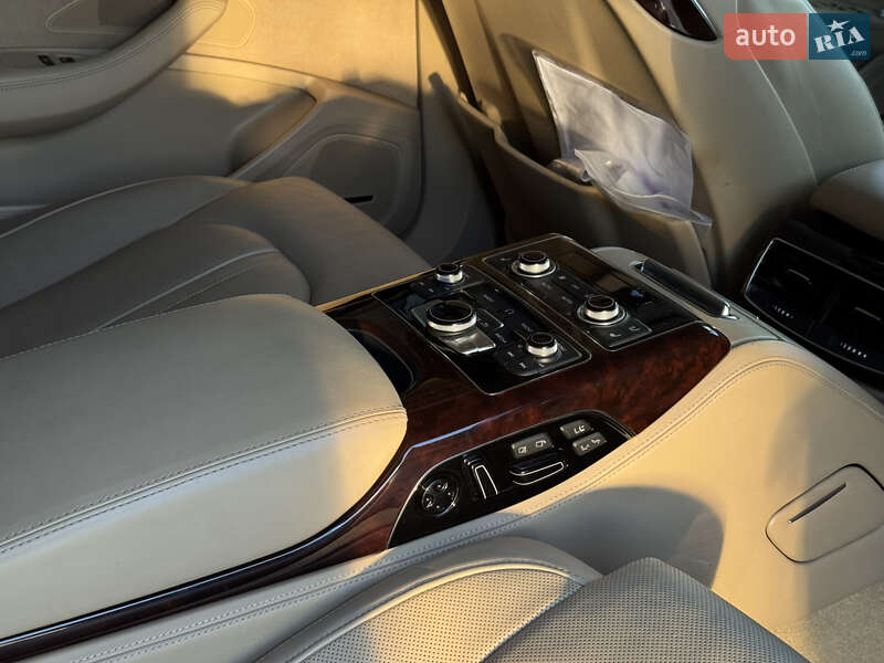 Седан Audi A8 2013 в Запорожье