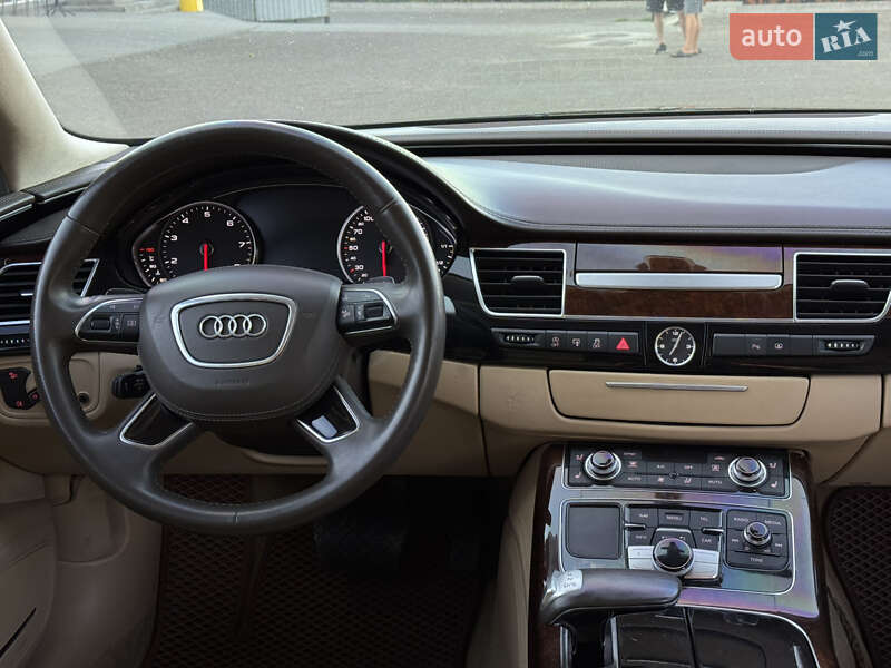 Седан Audi A8 2013 в Запорожье