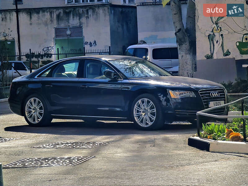 Седан Audi A8 2013 в 