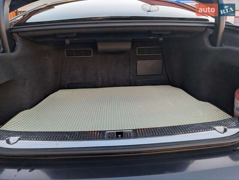 Седан Audi A8 2011 в Львове