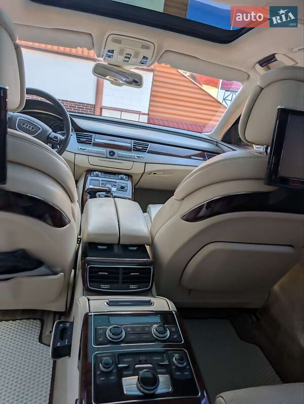 Седан Audi A8 2011 в Львове