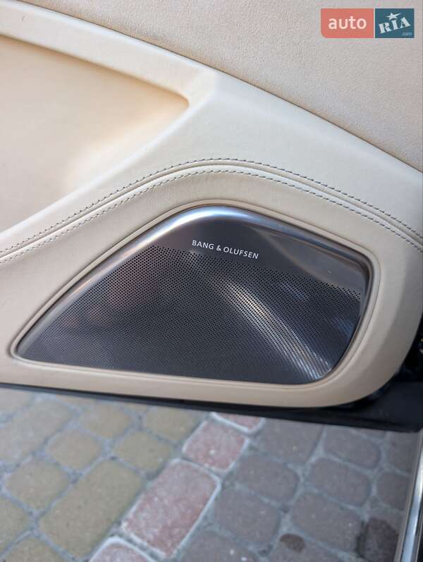 Седан Audi A8 2011 в Львове