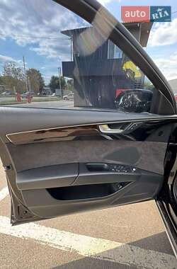 Седан Audi A8 2017 в 