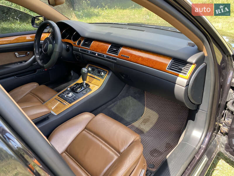 Седан Audi A8 2004 в Ракитном