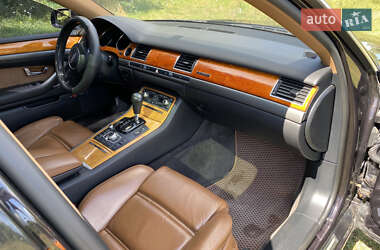 Седан Audi A8 2004 в 