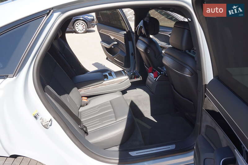 Седан Audi A8 2021 в Одессе