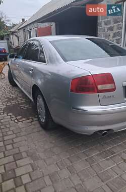 Седан Audi A8 2004 в 