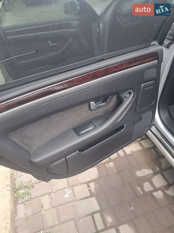 Седан Audi A8 2004 в Первомайске