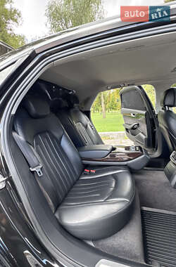 Седан Audi A8 2017 в 