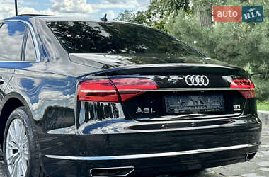 Седан Audi A8 2017 в 
