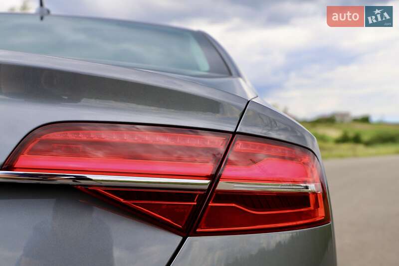 Седан Audi A8 2015 в Дрогобичі