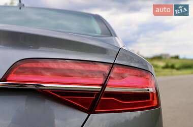 Седан Audi A8 2015 в 