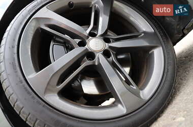 Седан Audi A8 2015 в 