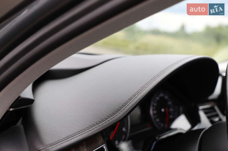 Седан Audi A8 2015 в Дрогобичі