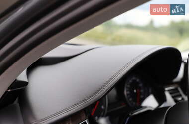 Седан Audi A8 2015 в 