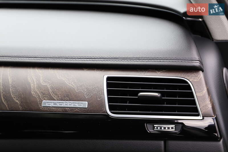 Седан Audi A8 2015 в Дрогобичі