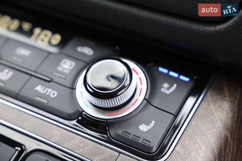 Седан Audi A8 2015 в Дрогобичі