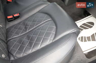 Седан Audi A8 2015 в 