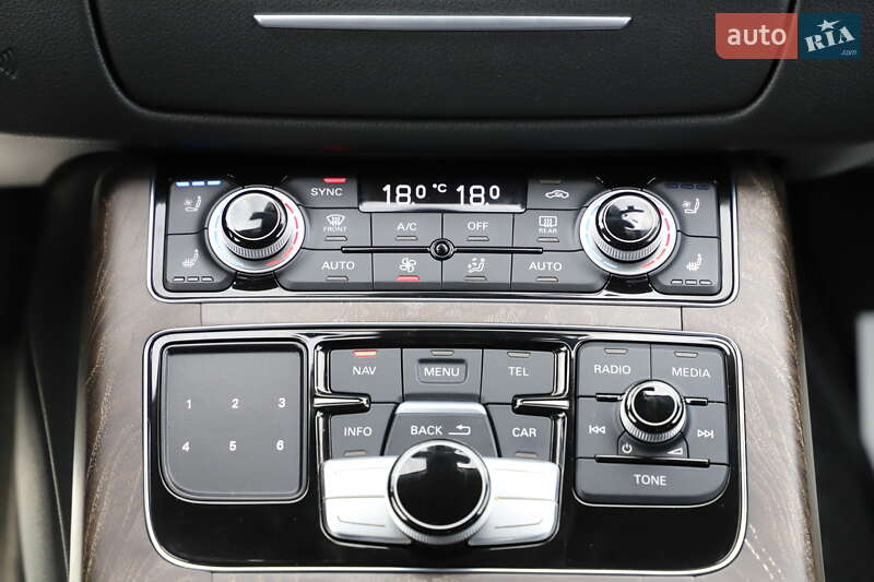 Седан Audi A8 2015 в Дрогобичі