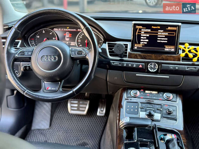 Седан Audi A8 2011 в Житомире