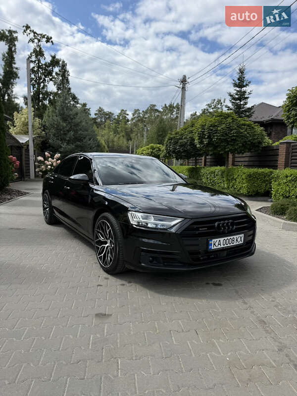 Седан Audi A8 2017 в 