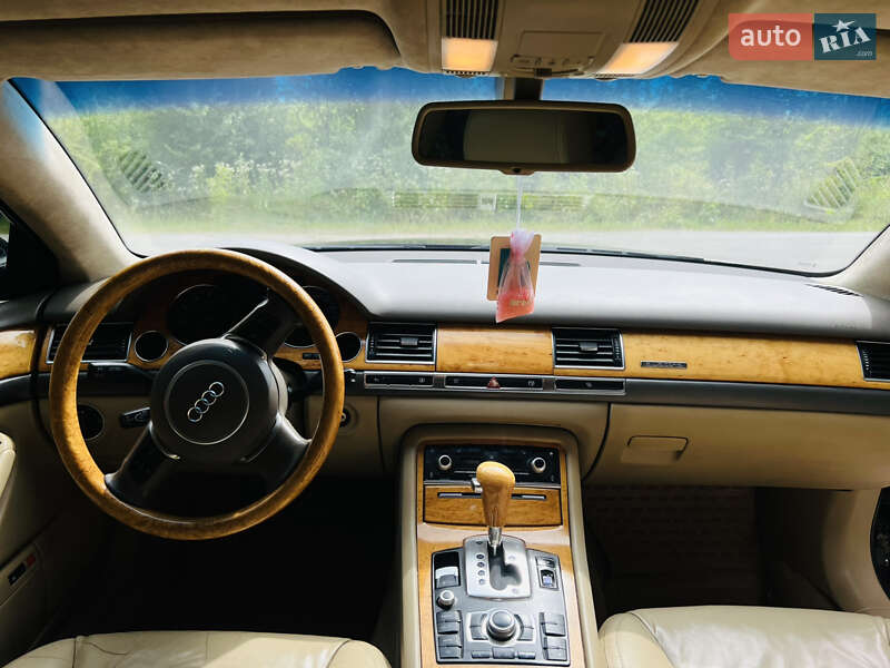 Седан Audi A8 2004 в Борщеві