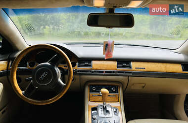 Седан Audi A8 2004 в 