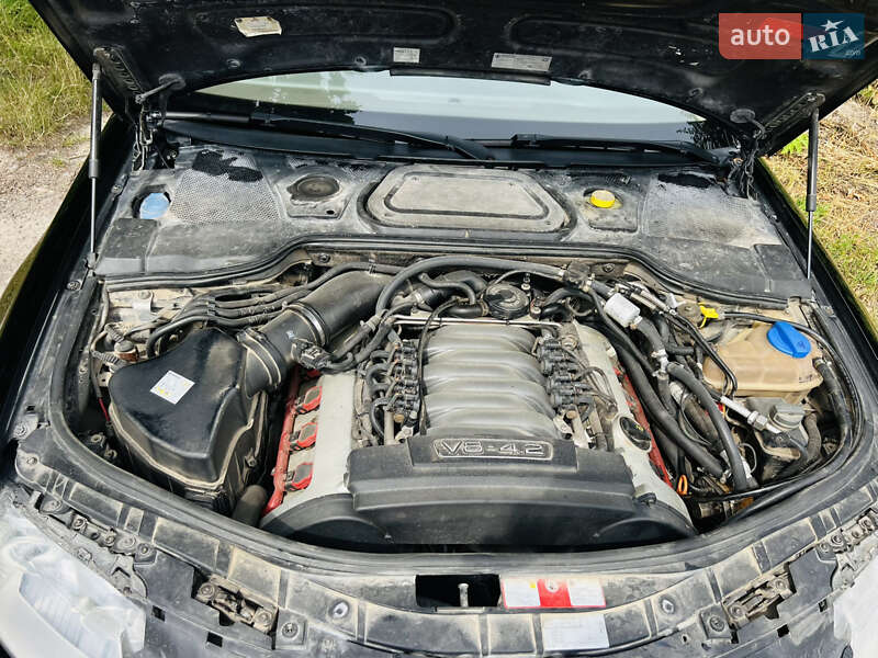 Седан Audi A8 2004 в Борщеві