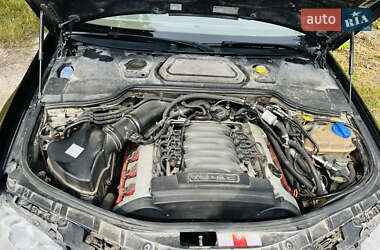 Седан Audi A8 2004 в 