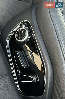 Седан Audi A8 2015 в 