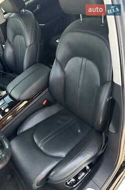 Седан Audi A8 2015 в 
