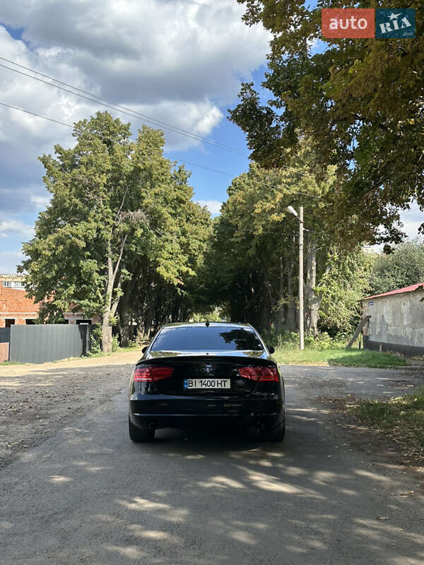 Седан Audi A8 2014 в Полтаві