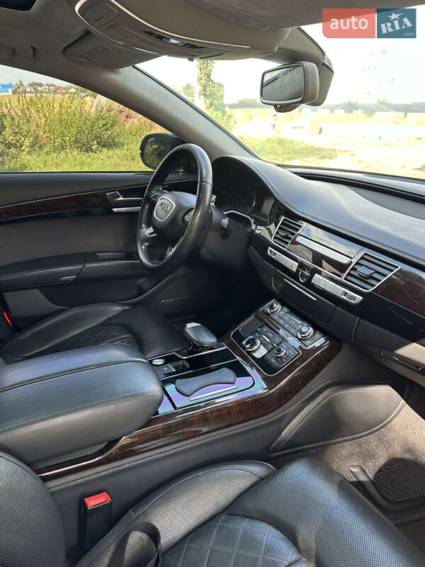 Седан Audi A8 2014 в Полтаві