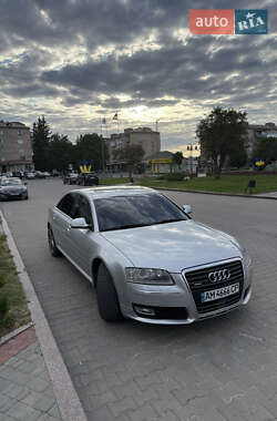 Седан Audi A8 2009 в Звягеле